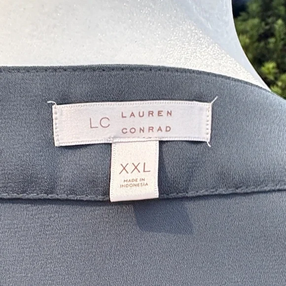 LC Lauren Conrad Elegant Gray Button-Up Blouse - Picture 7 of 7